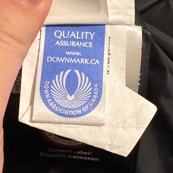 Women’s Canada Goose- medium - Picture 7 of 15